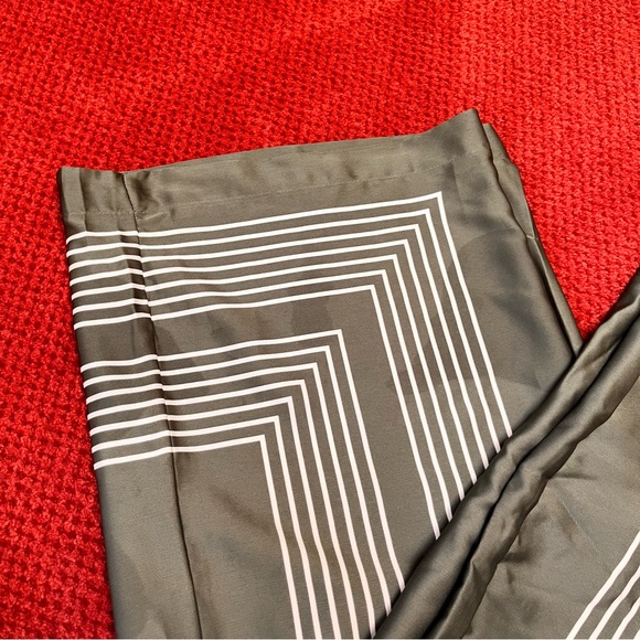 ♥️Host Pick♥️LOFT Fluid Pull On Wide Leg Pants in Striped Twill, size MT - Picture 4 of 7